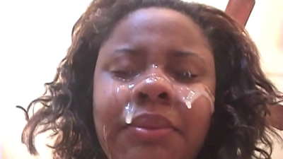 Црнка Бразилка добија сперму на лицу након аналног секса са великим китом